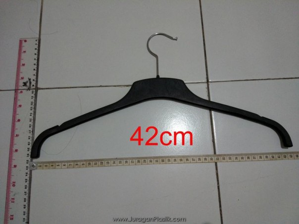 hanger-plastik-gantungan-baju